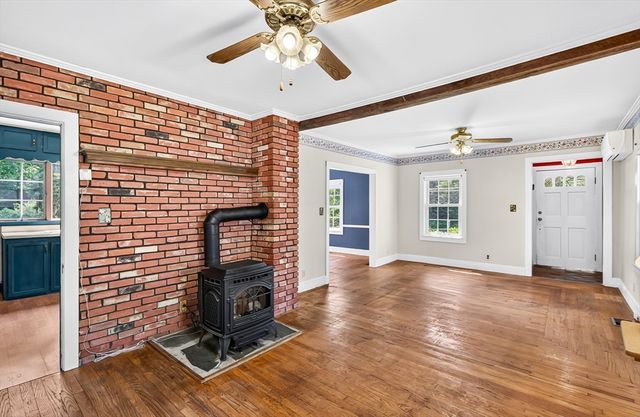 121 Poplar St, Greenfield, MA 01301