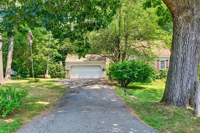 121 Poplar St, Greenfield, MA 01301
