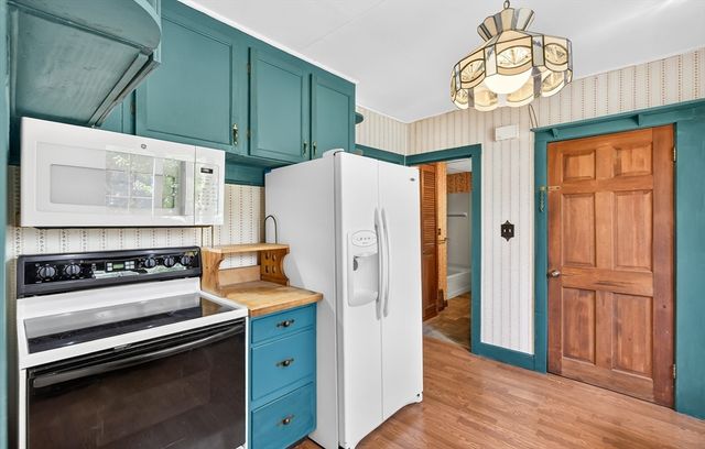 121 Poplar St, Greenfield, MA 01301