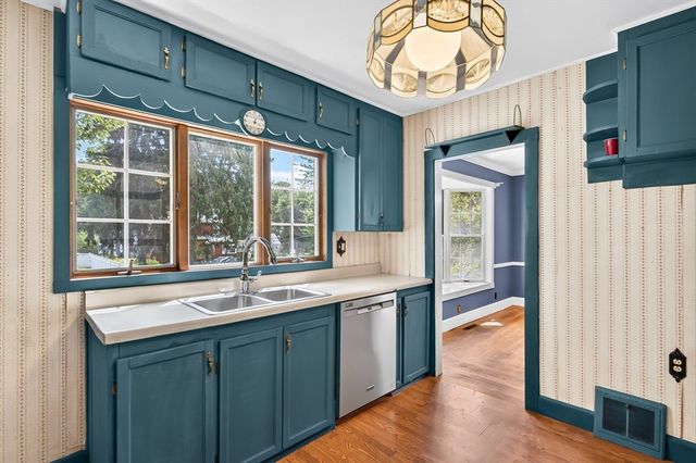 121 Poplar St, Greenfield, MA 01301