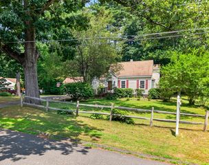 121 Poplar St, Greenfield, MA 01301