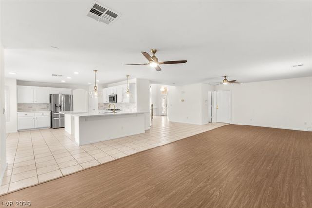 8913 Arabian Filly Avenue, Las Vegas, NV 89143