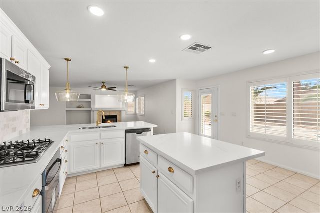 8913 Arabian Filly Avenue, Las Vegas, NV 89143