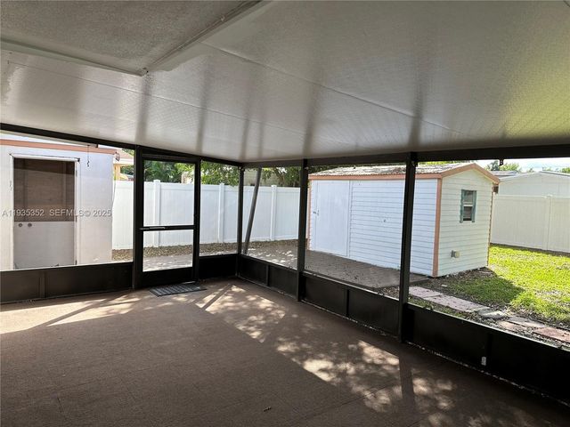 7880 NW 11th St, Pembroke Pines, FL 33024