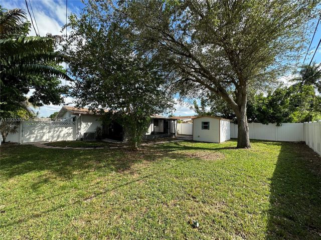 7880 NW 11th St, Pembroke Pines, FL 33024