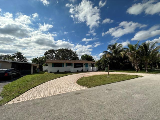 7880 NW 11th St, Pembroke Pines, FL 33024