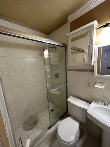 7880 NW 11th St, Pembroke Pines, FL 33024