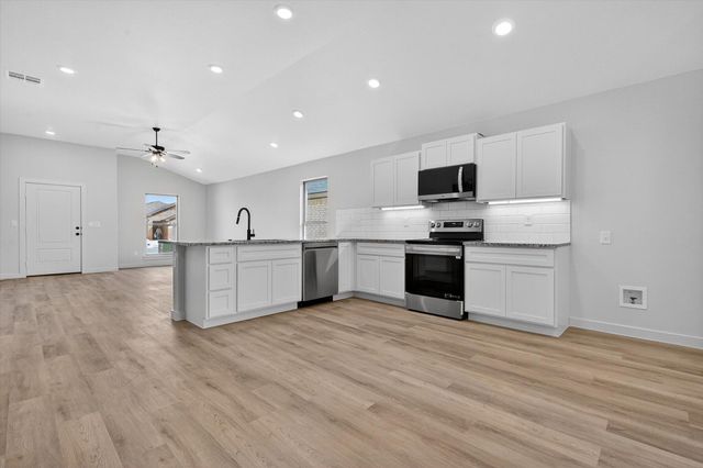 2419 Aberdeen Avenue, Wolfforth, TX 79382