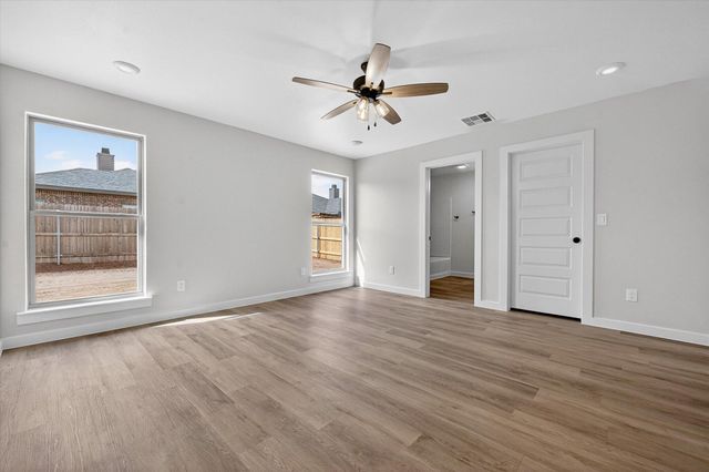 2419 Aberdeen Avenue, Wolfforth, TX 79382