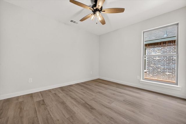 2419 Aberdeen Avenue, Wolfforth, TX 79382