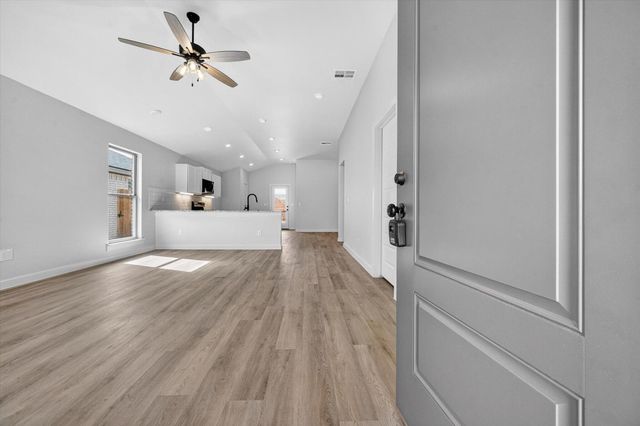 2419 Aberdeen Avenue, Wolfforth, TX 79382