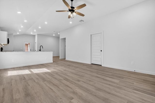 2419 Aberdeen Avenue, Wolfforth, TX 79382