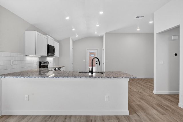 2419 Aberdeen Avenue, Wolfforth, TX 79382