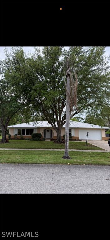 4255 Glasgow CT, North Fort Myers, FL 33903