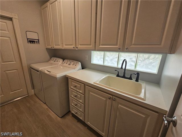 4256 Montalvo CT, Naples, FL 34109