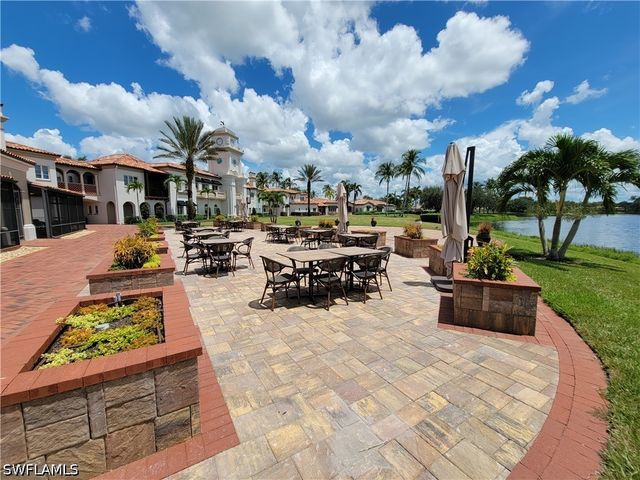 4256 Montalvo CT, Naples, FL 34109
