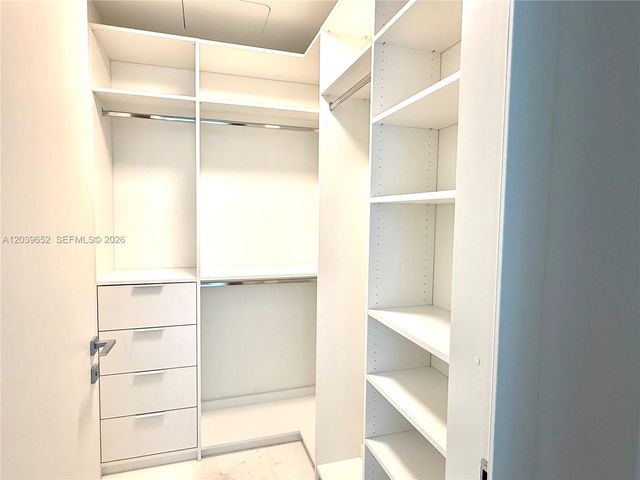 300 Biscayne Blvd Way 4008, Miami, FL 33131