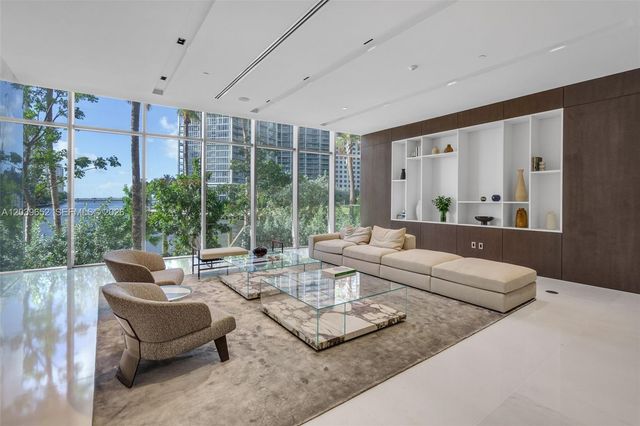 300 Biscayne Blvd Way 4008, Miami, FL 33131