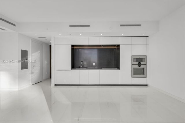 300 Biscayne Blvd Way 4008, Miami, FL 33131