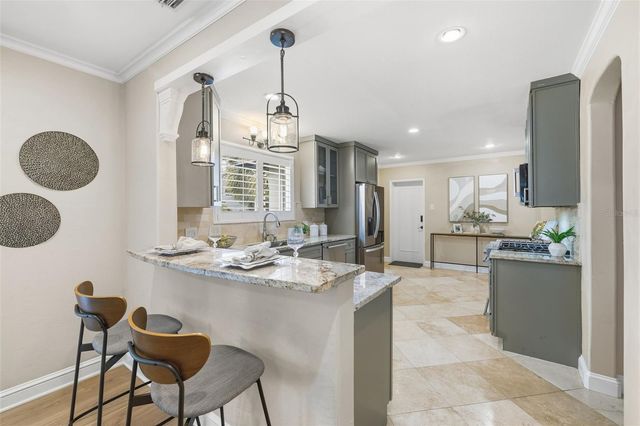 101 26TH AVENUE NE, St Petersburg, FL 33704