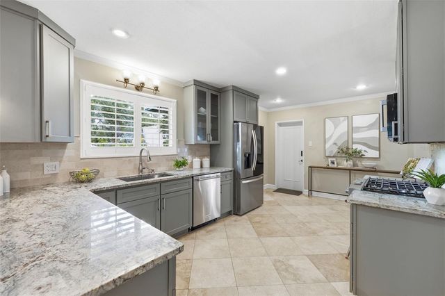 101 26TH AVENUE NE, St Petersburg, FL 33704