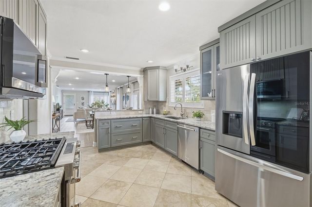101 26TH AVENUE NE, St Petersburg, FL 33704