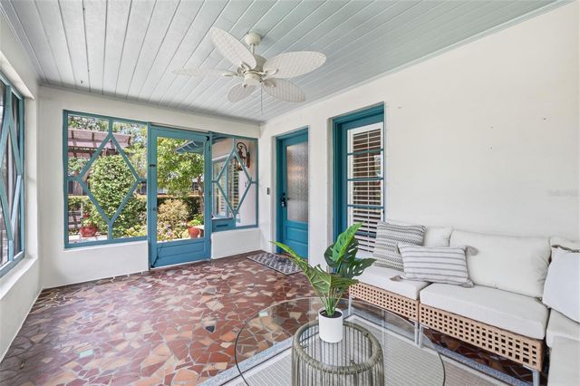 101 26TH AVENUE NE, St Petersburg, FL 33704