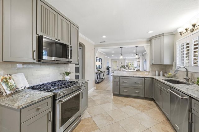 101 26TH AVENUE NE, St Petersburg, FL 33704
