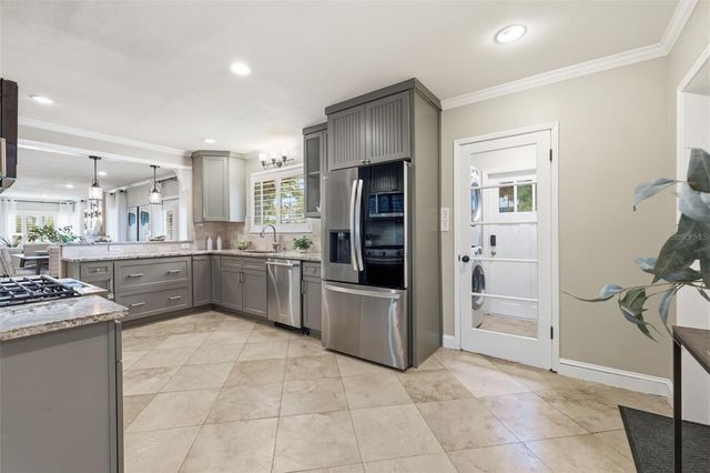 101 26TH AVENUE NE, St Petersburg, FL 33704