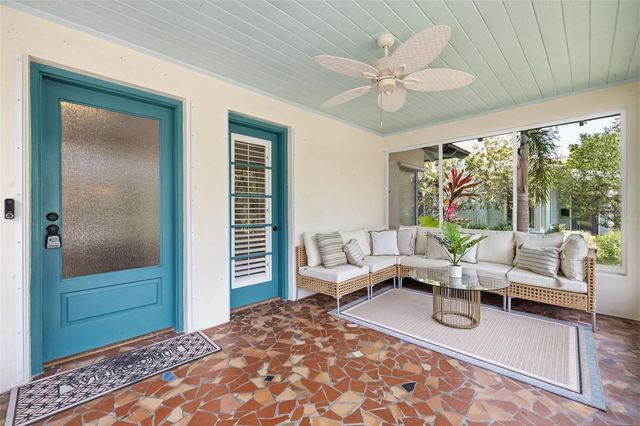 101 26TH AVENUE NE, St Petersburg, FL 33704