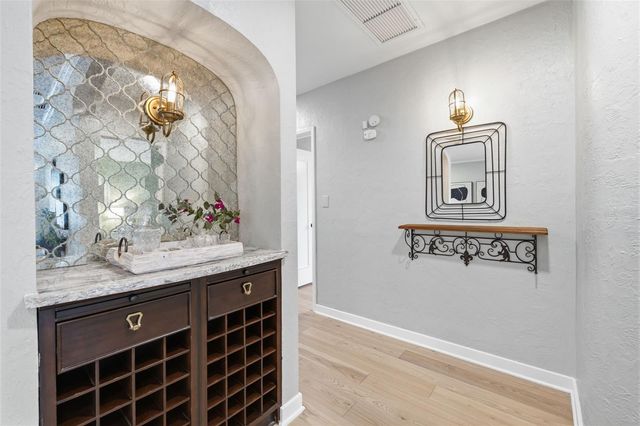 101 26TH AVENUE NE, St Petersburg, FL 33704
