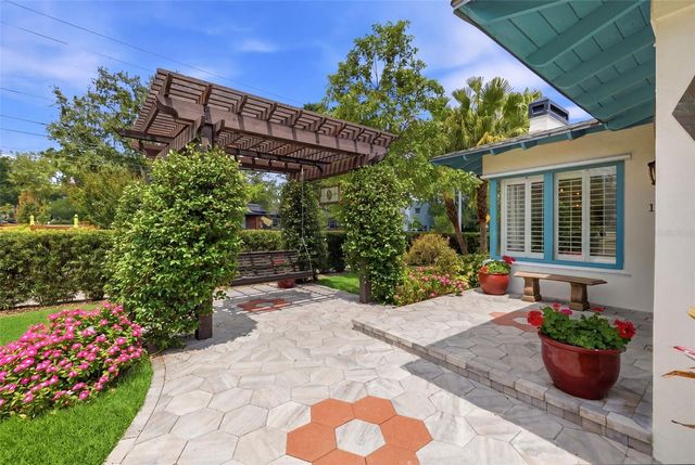 101 26TH AVENUE NE, St Petersburg, FL 33704
