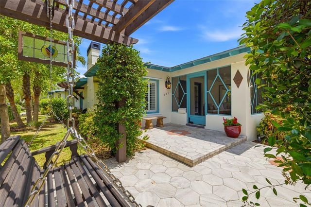 101 26TH AVENUE NE, St Petersburg, FL 33704