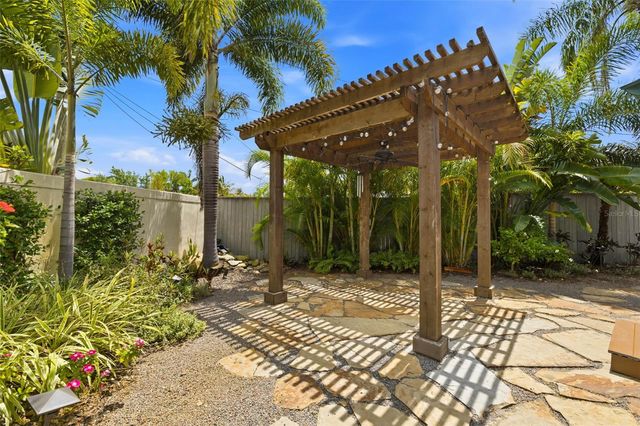 101 26TH AVENUE NE, St Petersburg, FL 33704