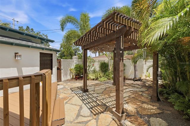 101 26TH AVENUE NE, St Petersburg, FL 33704