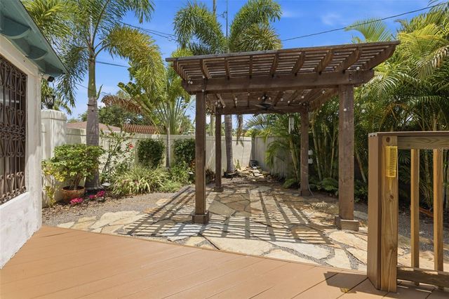 101 26TH AVENUE NE, St Petersburg, FL 33704
