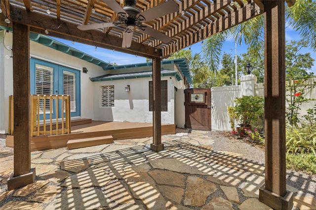 101 26TH AVENUE NE, St Petersburg, FL 33704