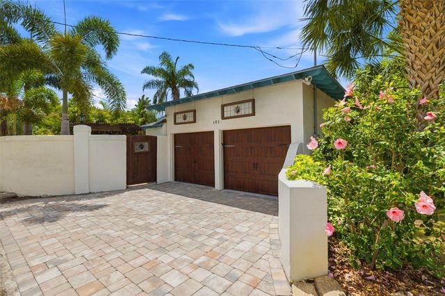 101 26TH AVENUE NE, St Petersburg, FL 33704