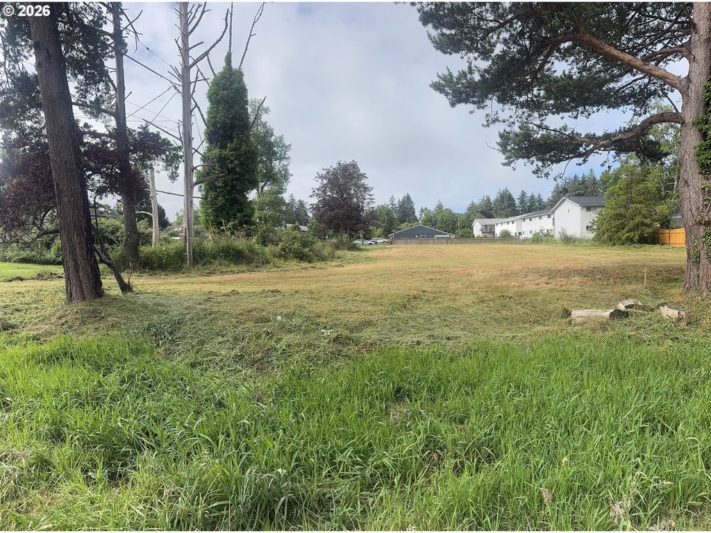 135 Sw 1ST St, Warrenton, OR 97146