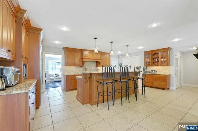 711 Pine Lake Drive, Twp Of Washington, NJ 07676