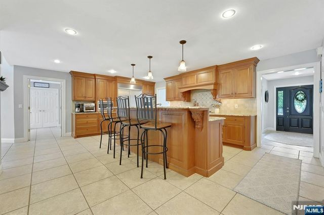 711 Pine Lake Drive, Twp Of Washington, NJ 07676