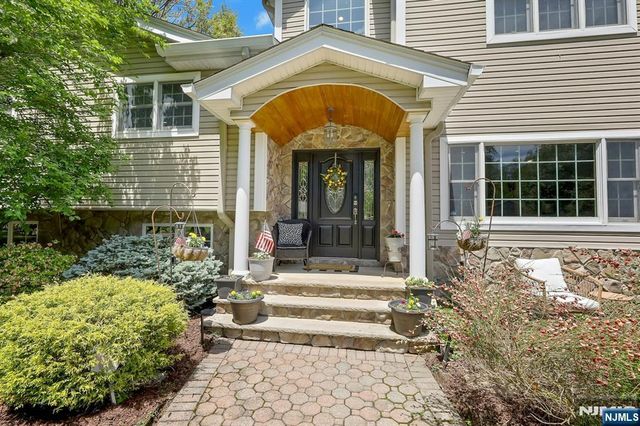 711 Pine Lake Drive, Twp Of Washington, NJ 07676