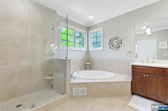 711 Pine Lake Drive, Twp Of Washington, NJ 07676