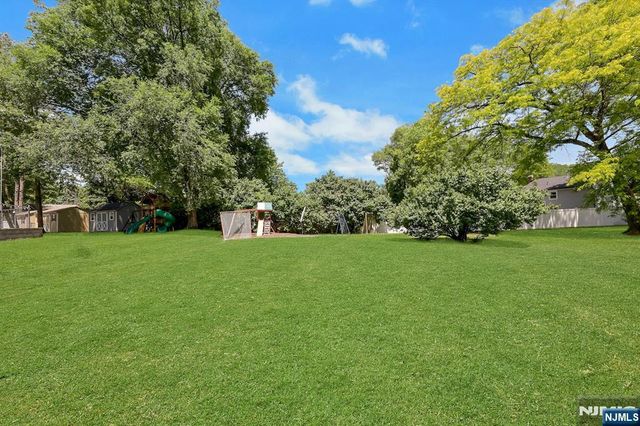 711 Pine Lake Drive, Twp Of Washington, NJ 07676