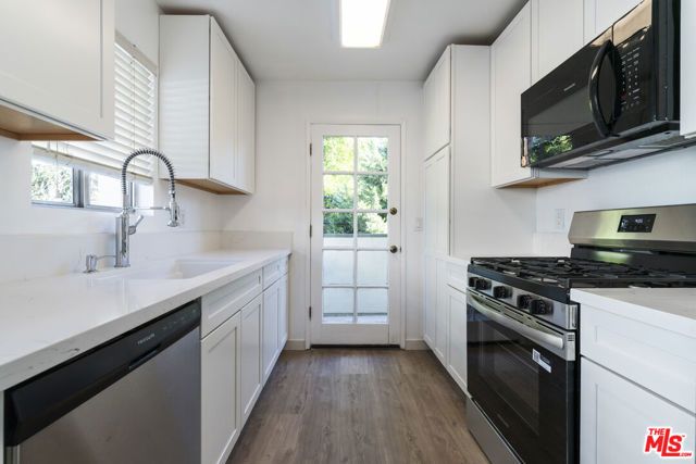 13046 Moorpark Street 204, Los Angeles, CA 91604