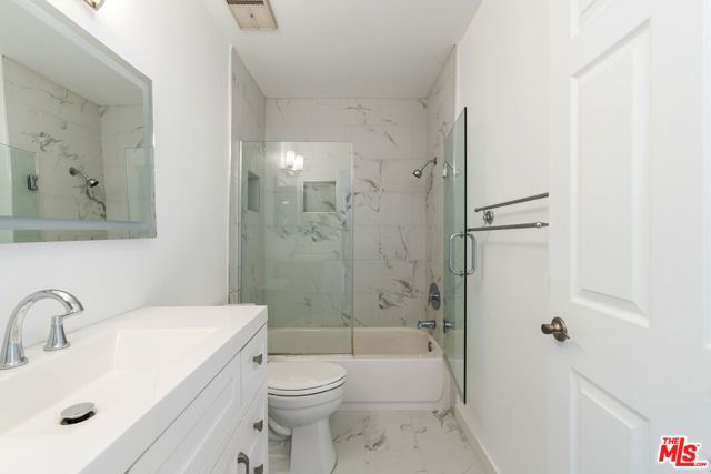 13046 Moorpark Street 204, Los Angeles, CA 91604
