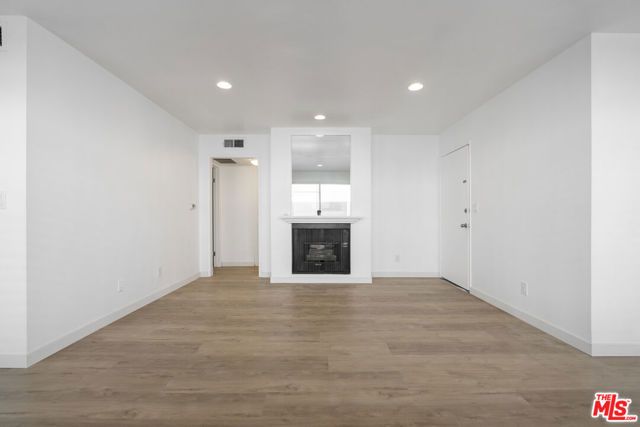 13046 Moorpark Street 204, Los Angeles, CA 91604