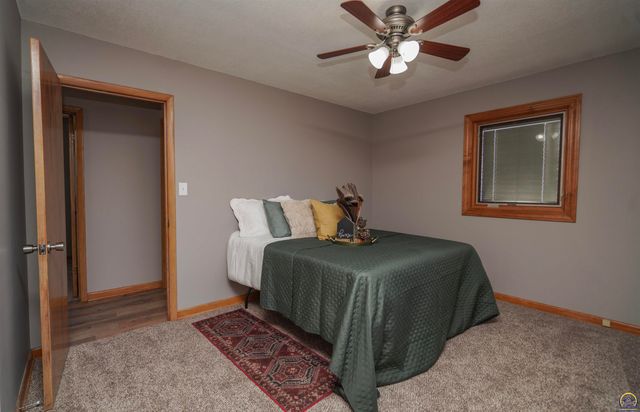 523 Montana Ave, Holton, KS 66436