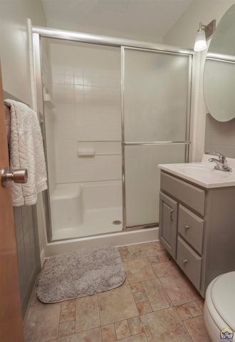 523 Montana Ave, Holton, KS 66436