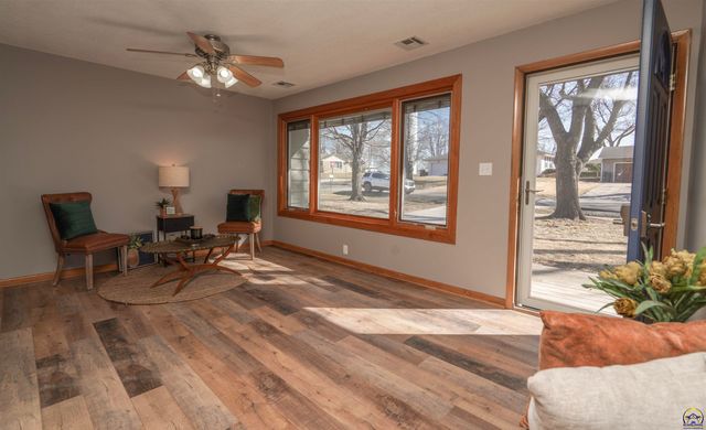 523 Montana Ave, Holton, KS 66436